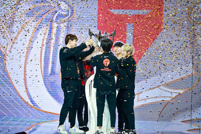 开云-蒂姆迎来二十赛季出色发挥，FPX观众热烈欢呼！