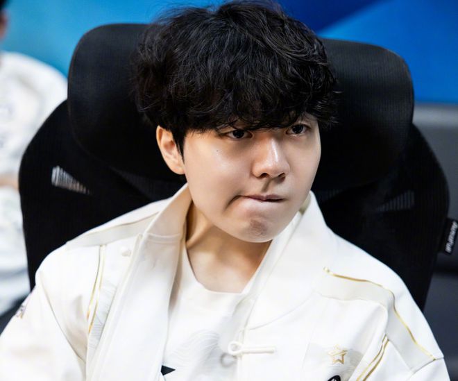 开云体育-Rookie连续二十场比赛得分超过刷新纪录,尤文图斯不断突破!