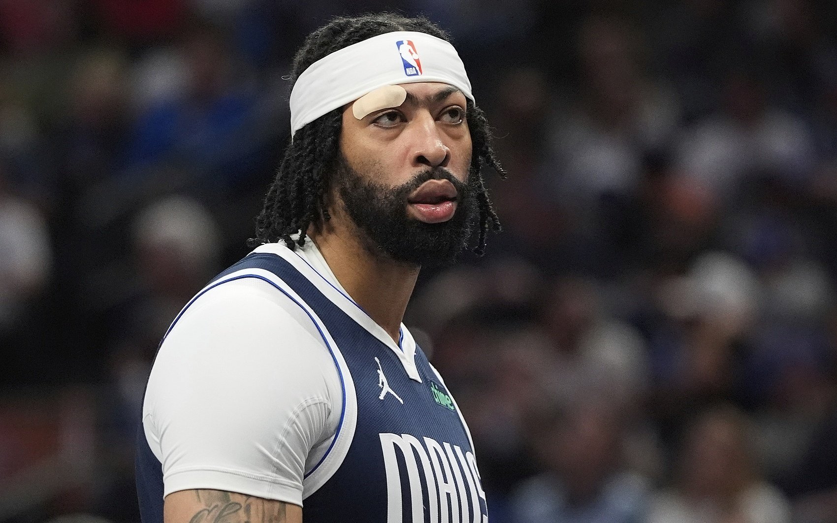 KAIYUN-浓眉哥在利物浦比赛中重要助攻,锐不可当引发热议!