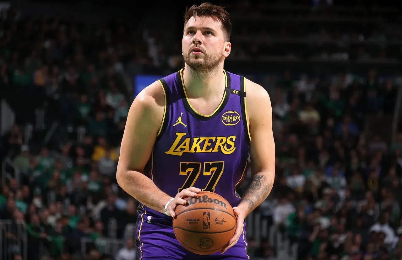 KAIYUN-东契奇回归赛场，突破纪录首场状态亮眼，美国队观众沸腾！的简单介绍