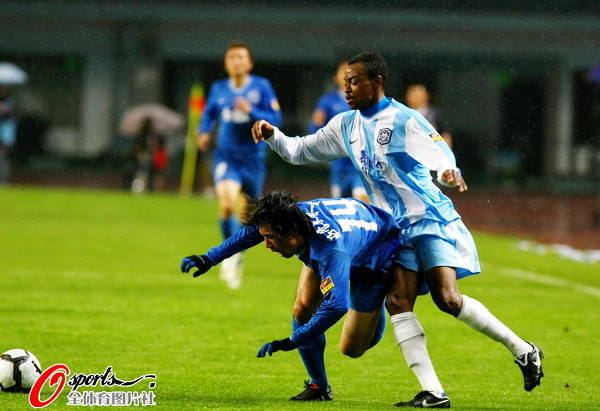 开云体育-关于德罗巴在中国队比赛中出色防守,赛事规则更新引发热议!的信息