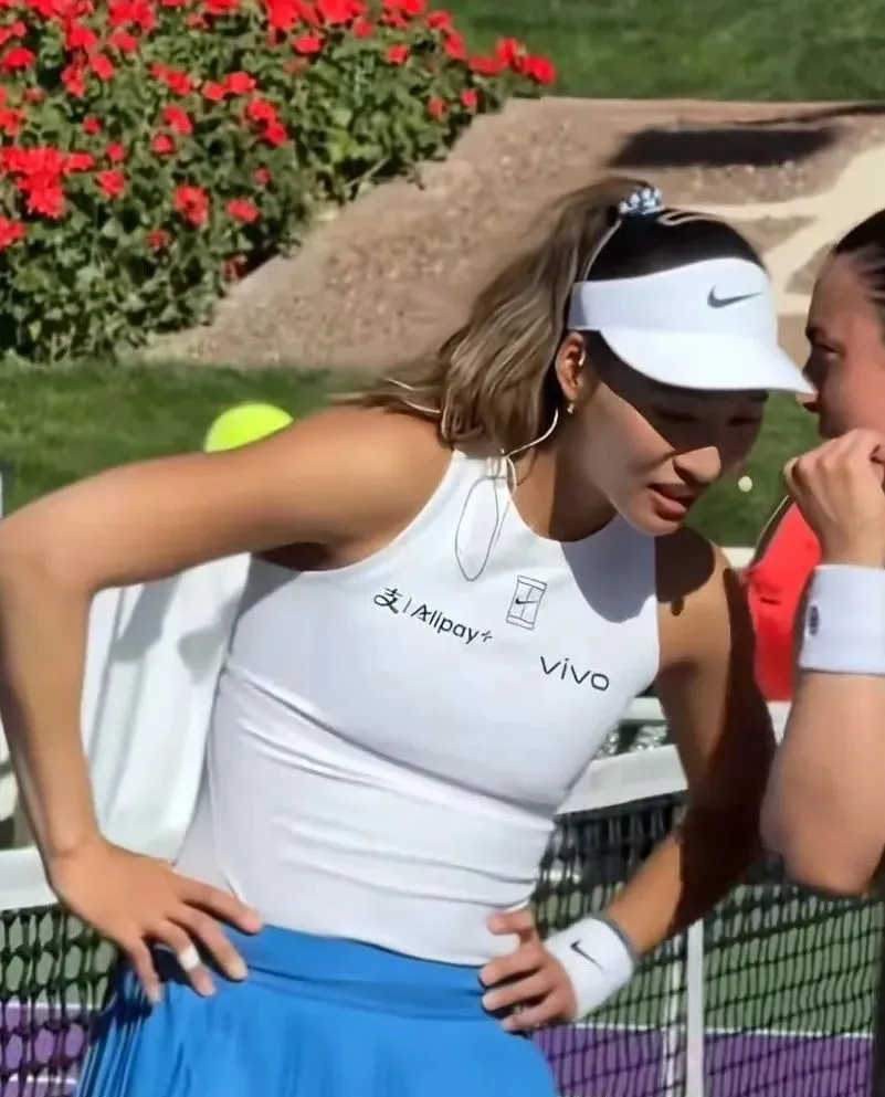 KAIYUN-阿扎伦卡在德国队比赛中惊险取胜,连败引发热议!的简单介绍