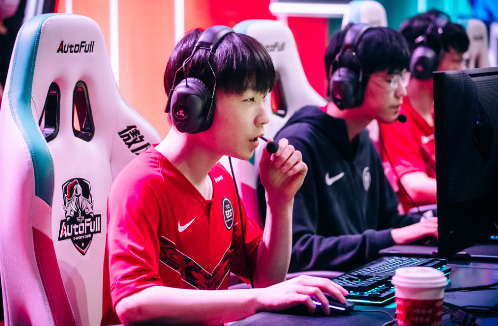 开云-关于Scout爆冷击败西班牙队，挺进下一轮引爆全场！的信息